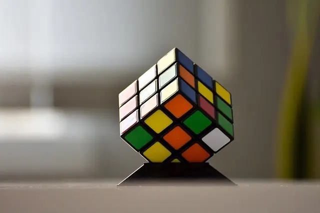 Guide pas à pas pour résoudre le Rubik's Cube comme un pro