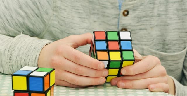 Guide pratique pour résoudre le Rubik's Cube en 2x2