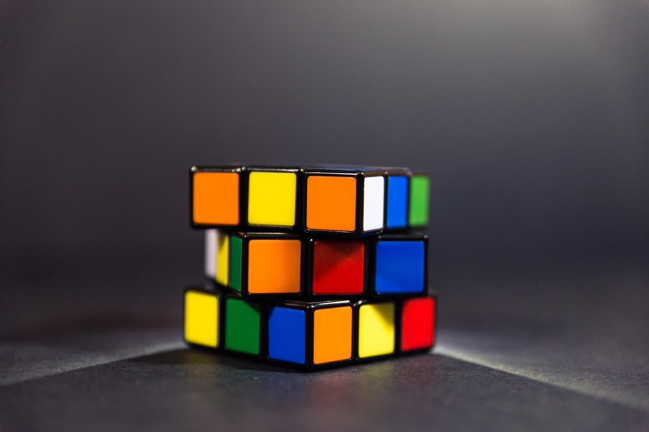 Les meilleures techniques pour résoudre rapidement le Rubik's Cube